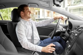 Man in auto zakelijk